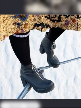 Black Leather Platform Boots with O-Ring Zipper